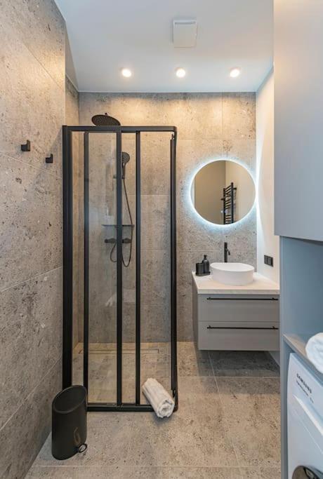 Lovely 1Bd Central Apartment By Hostlovers Каунас Екстериор снимка