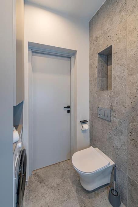 Lovely 1Bd Central Apartment By Hostlovers Каунас Екстериор снимка